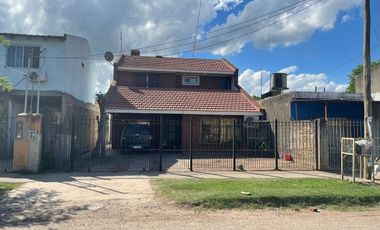 VENTA CASA 3 AMBIENTES MÁS 3 DEPTOS TRUJUI MORENO