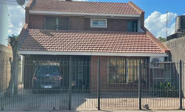 VENTA CASA 3 AMBIENTES MÁS 3 DEPTOS TRUJUI MORENO