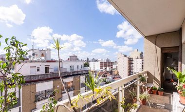Depto duplex 4 amb c/ dependencia,terraza y balcón