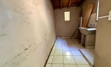 Venta Casa 3 ambs. Cochera. Jardín. Apto crédito