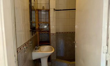 Venta Casa 3 ambs. Cochera. Jardín. Apto crédito