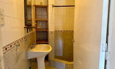 Venta Casa 3 ambs. Cochera. Jardín. Apto crédito