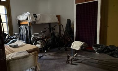 VENTA CASA 3 AMB CON PATIO Y COCHERA AVELLANEDA