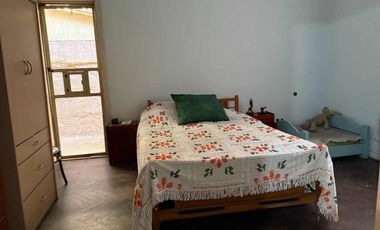 VENTA CASA 3 AMB CON PATIO Y COCHERA AVELLANEDA