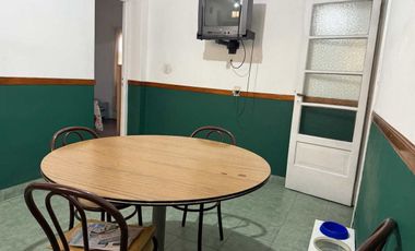 VENTA CASA 3 AMB CON PATIO Y COCHERA AVELLANEDA