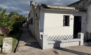 VENTA CASA 3 AMB CON PATIO Y COCHERA AVELLANEDA