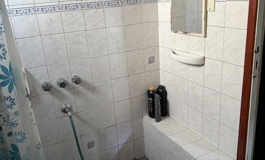 VENTA CASA 3 AMB CON PATIO Y COCHERA AVELLANEDA