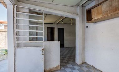 Casa multifamiliar con cochera y segunda vivienda