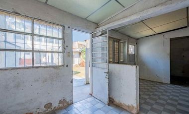Casa multifamiliar con cochera y segunda vivienda