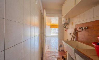 Casa multifamiliar con cochera y segunda vivienda