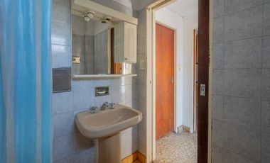 Casa multifamiliar con cochera y segunda vivienda