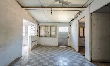 Casa multifamiliar con cochera y segunda vivienda