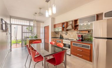 VENTA CASA 3 AMBIENTES CON PARQUE EN EL PALOMAR