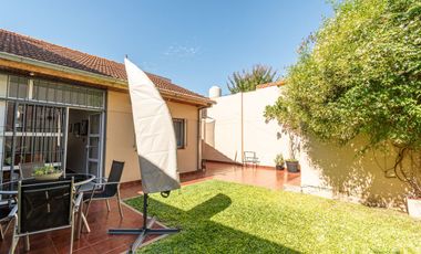 VENTA CASA 3 AMBIENTES CON PARQUE EN EL PALOMAR