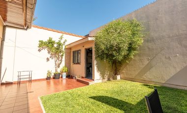 VENTA CASA 3 AMBIENTES CON PARQUE EN EL PALOMAR