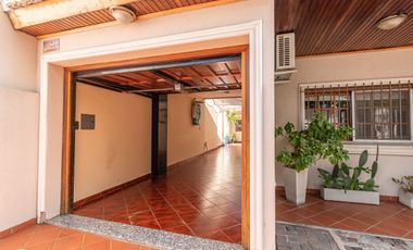 VENTA CASA 3 AMBIENTES CON PARQUE EN EL PALOMAR