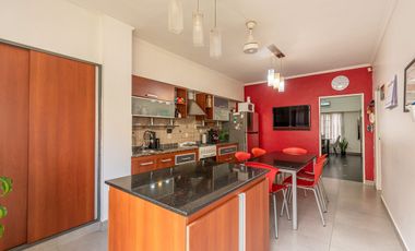 VENTA CASA 3 AMBIENTES CON PARQUE EN EL PALOMAR