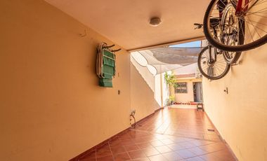 VENTA CASA 3 AMBIENTES CON PARQUE EN EL PALOMAR