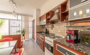 VENTA CASA 3 AMBIENTES CON PARQUE EN EL PALOMAR