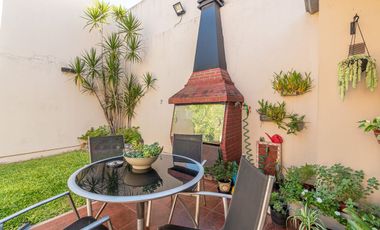 VENTA CASA 3 AMBIENTES CON PARQUE EN EL PALOMAR