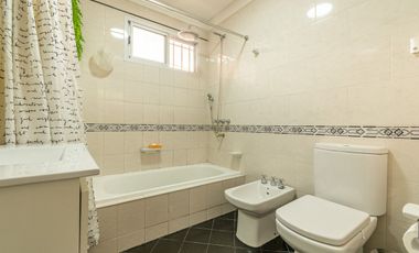 VENTA CASA 3 AMBIENTES CON PARQUE EN EL PALOMAR