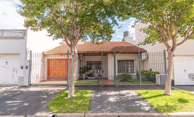 VENTA CASA 3 AMBIENTES CON PARQUE EN EL PALOMAR