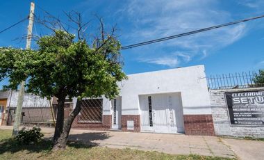 CASA SOBRE AV. GRAL. PAZ 7900