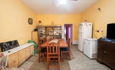 CASA SOBRE AV. GRAL. PAZ 7900
