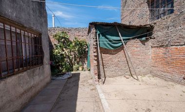 CASA SOBRE AV. GRAL. PAZ 7900