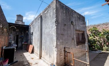 CASA SOBRE AV. GRAL. PAZ 7900