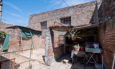 CASA SOBRE AV. GRAL. PAZ 7900
