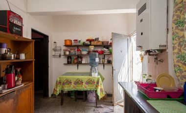 CASA SOBRE AV. GRAL. PAZ 7900
