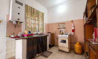 CASA SOBRE AV. GRAL. PAZ 7900