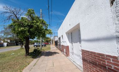 CASA SOBRE AV. GRAL. PAZ 7900
