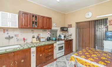 VENTA CASA 3 AMBIENTES COCHERA FLORENCIO VARELA