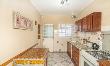 VENTA CASA 3 AMBIENTES COCHERA FLORENCIO VARELA