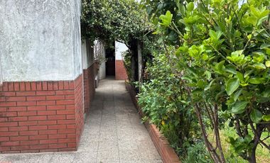 OPORTUNIDAD CASA EN  LOTE 300 MTS LOS POLVORINES