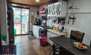 Casa en venta c/ estacionamiento en La Florida