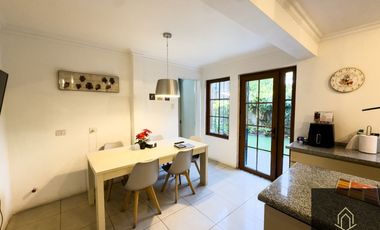 Casa en venta c/ estacionamiento en Barrio Italia