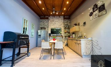 Casa en venta c/ estacionamiento en Barrio Italia