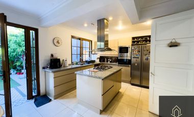 Casa en venta c/ estacionamiento en Barrio Italia