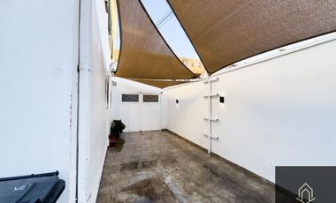 Casa en venta c/ estacionamiento en Barrio Italia