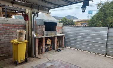 CASA SÓLIDA EN TRANQUILA ZONA DE MARÍA PINTO 1757UF