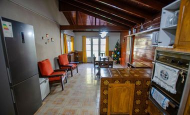 CASA TIPO CHALET EN VENTA CON PILETA Y GRAN PARQUE