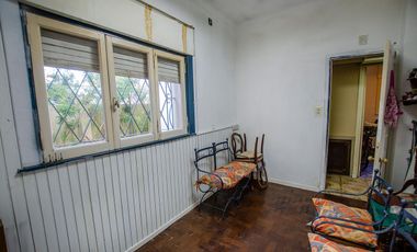 CASA TIPO CHALET EN VENTA CON PILETA Y GRAN PARQUE