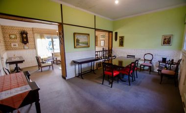 CASA TIPO CHALET EN VENTA CON PILETA Y GRAN PARQUE