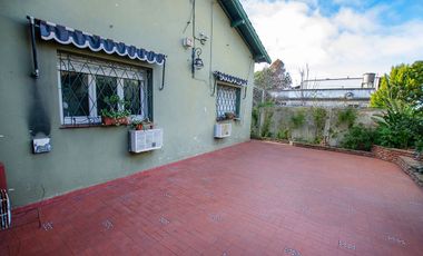 CASA TIPO CHALET EN VENTA CON PILETA Y GRAN PARQUE