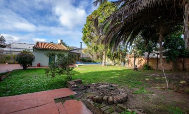 CASA TIPO CHALET EN VENTA CON PILETA Y GRAN PARQUE