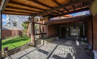 CASA TIPO CHALET EN VENTA CON PILETA Y GRAN PARQUE