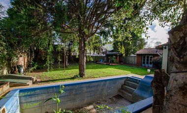 CASA TIPO CHALET EN VENTA CON PILETA Y GRAN PARQUE